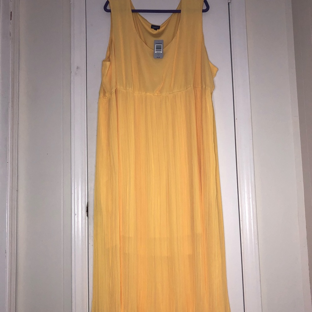 Torrid yellow pleated maxi dress size 6